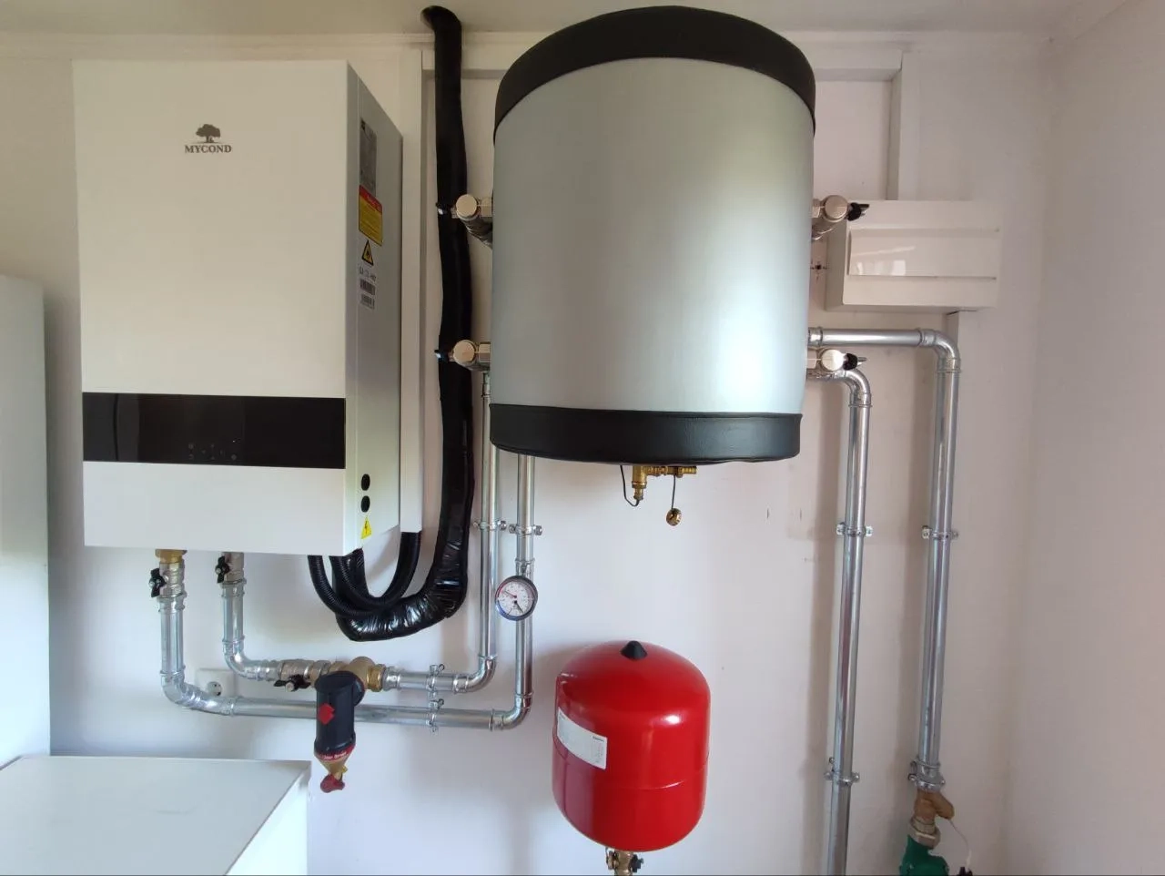 Villa with Mycond Split heat pumps BeeHeat MHS-N14BH/MHS-U14BH