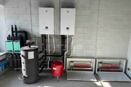 Service station with Mycond Split heat pumps BeeHeat series